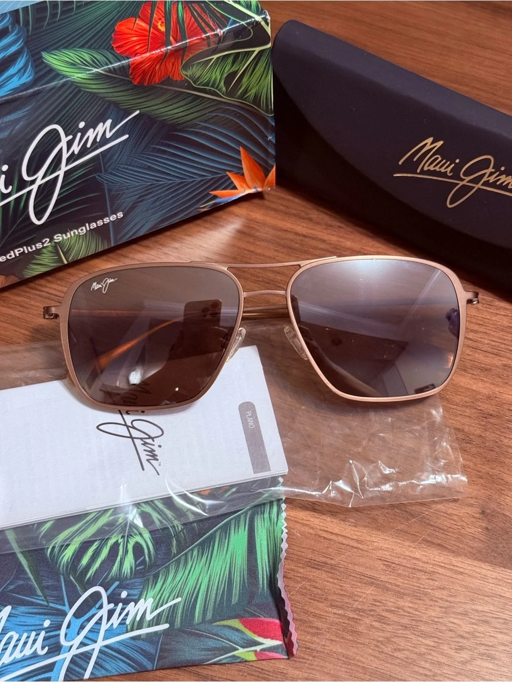 Maui Jim Men's Polarized Beaches series Sunglasses - Rose Lenses